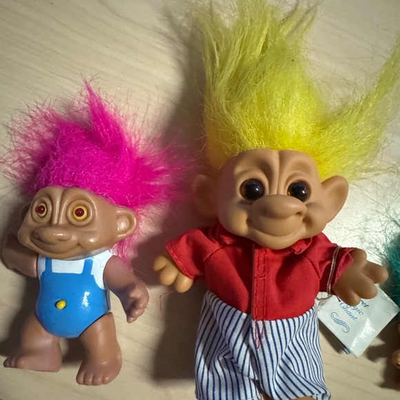 4 Official Troll Doll Set with Colorful Hair - Picture 2 of 6